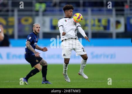 Milano, Italy. 01st Dec, 2021. Eddie Salcedo of Spezia Calcio controls the ball during the Serie A match between Fc Internazionale and Spezia Calcio at Stadio Giuseppe Meazza on December 1, 2021 in Milan, Italy. Credit: Marco Canoniero/Alamy Live News Stock Photo