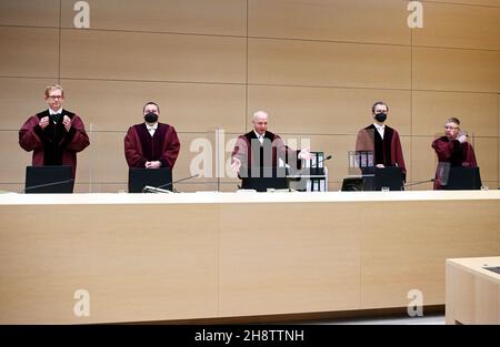 02 December 2021, Baden-Wuerttemberg, Karlsruhe: The Third Criminal Senate of the Federal Supreme Court (BGH), (l-r) Stephan Anstötz, Carsten Paul, Jürgen Schäfer (chair), Johannes Berg and Helmut Kreicker, opens a trial on the NSU complex. The issue is the review of the conviction of alleged aider and abettor André E. In 2018, the Munich Higher Regional Court had sentenced him to two and a half years in prison for supporting a terrorist organization. Both he and the federal prosecution have appealed against this. E. wants acquittal, the prosecutors had demanded a much higher sentence. Photo: Stock Photo
