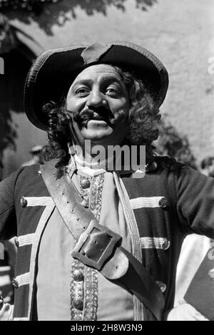 Hans Stüwe als Herzog Philippe von Orleans am Set zu Liselotte von der Pfalz, Regie: Carl Froelich, 1935. Actor Hans Stüwe as Duke Philipp of Orleans on set of the movie The Private Life of Louis XIV, aka Liselotte of the Palatinate, Director: Carl Froelich, 1935. Stock Photo