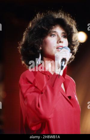 Gigliola Cinquetti, italienische Sängerin, Auftritt im ZDF: Italienische Nacht, 1988. Gigliola Cinquetti, Italian singer, ZDF performance: Italian Night, 1988. Stock Photo
