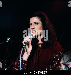 Gigliola Cinquetti, italienische Sängerin, bei einem Auftritt circa 1978. Gigliola Cinquetti, Italian singer, performance circa 1978. Stock Photo