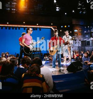 Spider Murphy Gang, Münchner Rock 'n' Roll Band, bei einem TV Auftritt, 1982. Spider Murphy Gang, Munich Rock 'n' Roll Band, TV performance, 1982. Stock Photo