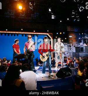 Spider Murphy Gang, Münchner Rock 'n' Roll Band, bei einem TV Auftritt, 1982. Spider Murphy Gang, Munich Rock 'n' Roll Band, TV performance, 1982. Stock Photo