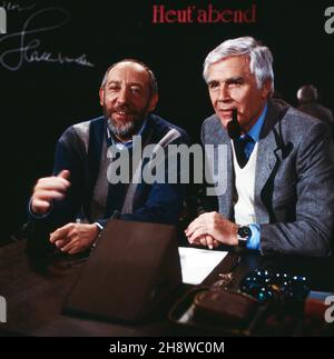 Dieter Hallervorden, deutscher Kabarettist und Schauspieler, zu Gast bei Joachim Fuchsberger in dessen Talkshow 'Heut' abend', Deutschland 1984. Stock Photo