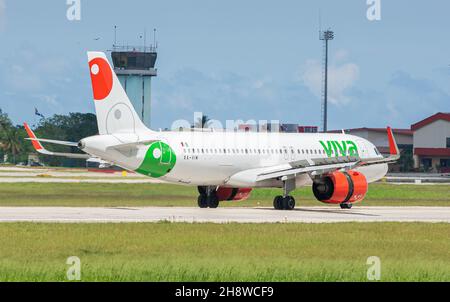 MATANZAS, CUBA - Sep 25, 2021: The Viva Aerobus Airbus A320 in the airport of Varadero, Cuba on blue sky background Stock Photo