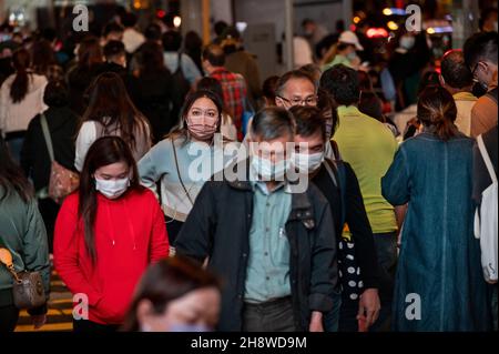 Hong Kong, China. 02nd Dec, 2021. A large crowd of people is seen wearing face masks as a preventive measure against the spread of coronavirus as they walk through a zebra crossing in Hong Kong. The city of Hong Kong is on high alert as a heavily-mutated new Covid-19 variant known as the Omicron variant has been detected from a passenger traveling from South Africa. (Photo by Miguel Candela/SOPA Images/Sipa USA) Credit: Sipa USA/Alamy Live News Stock Photo