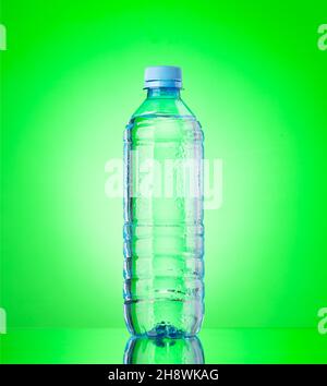 https://l450v.alamy.com/450v/2h8wkag/plastic-water-bottle-over-green-background-2h8wkag.jpg