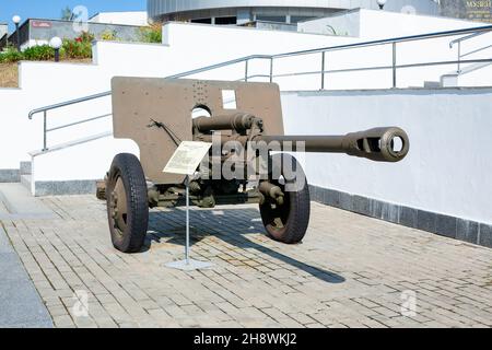 Artillery gun from World War II in open air museum. The Marshal Konev Height Memorial. Ukraine, Kharkov - August 23. Stock Photo