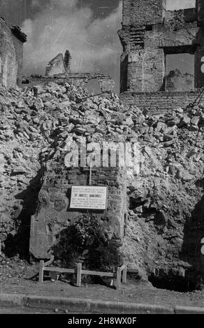 Warszawa, 1946. Ruiny Starego Miasta, zniszczonego podczas II wojny ...