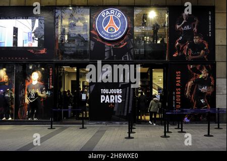 France, Paris (75) 8th arrondissement, Champs Elysees Avenue, Paris Saint Germain football club PSG shop Stock Photo