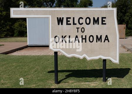 Welcome to Oklahoma cement sign in the shape of the state Stock Photo