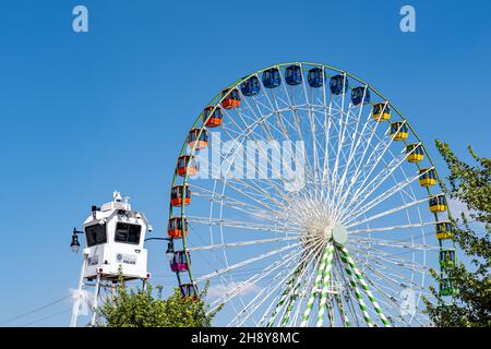 Oklahoma City, OK - Sept. 18, 2021: Ferris wheel and police watch station at the Oklahoma State Fair Stock Photo