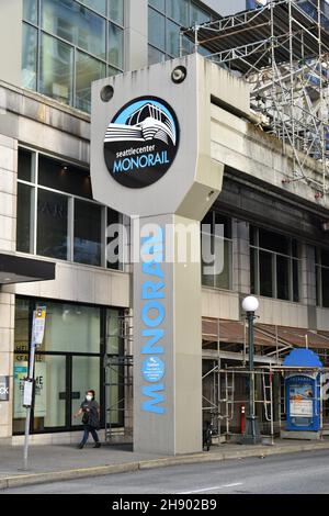 Seattle's iconic Alweg Monorail from Westlake to the Seattle Center, built for the 1962 World's Fair, the Century 21 Exposition Stock Photo