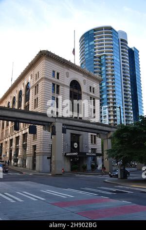 Seattle's iconic Alweg Monorail from Westlake to the Seattle Center, built for the 1962 World's Fair, the Century 21 Exposition Stock Photo