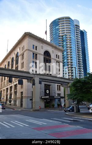 Seattle's iconic Alweg Monorail from Westlake to the Seattle Center, built for the 1962 World's Fair, the Century 21 Exposition Stock Photo