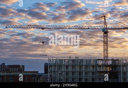NEW ORLEANS, LA, USA - NOVEMBER 24, 2021: Activity at construction project at sunset on Tulane University campus Stock Photo