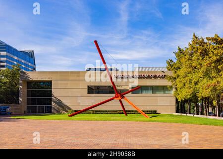 Dallas, NOV 25 2021, Sunny view of the Dallas Museum of Art Stock Photo