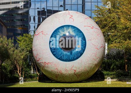 Dallas, NOV 25 2021, Sunny view of the Giant Eyeball sculpture Stock Photo