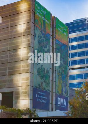 Dallas, NOV 25 2021, Sunny view of the Dallas Museum of Art Stock Photo