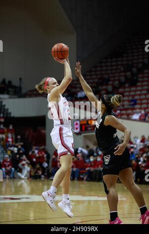 Bloomington, United States. 02nd Dec, 2021. Indiana Hoosiers guard Grace Berger (L) shoots against NC State during the National Collegiate Athletic Association (NCAA) women's basketball game in Bloomington.Indiana University lost to NC State 66-58. (Photo by Jeremy Hogan/SOPA Images/Sipa USA) Credit: Sipa USA/Alamy Live News Stock Photo