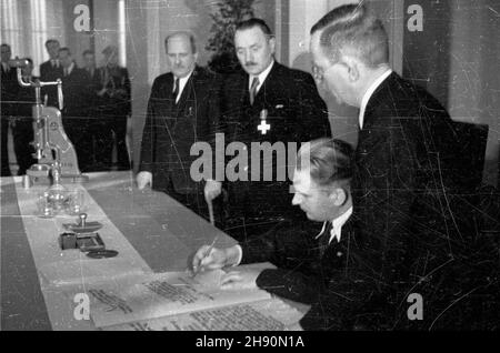 Warszawa, 1947-02-05. Dom Poselski, Sala Kolumnowa. Uroczystoœæ ...