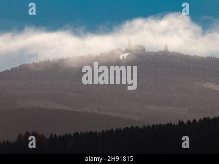 Oberwiesenthal, Germany. 23rd Nov, 2021. Clouds move over the Fichtelberg, with 1214 meters the highest mountain in Saxony. Credit: Jan Woitas/dpa-Zentralbild/ZB/dpa/Alamy Live News Stock Photo