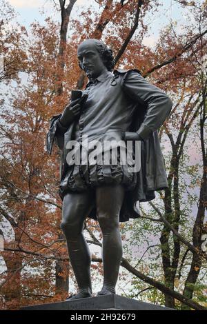 New York, NY - November 17, 2021:  Statue of William Shakespeare in Central Park Stock Photo