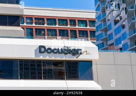 DocuSign sign and logo on facade of company headquarters building. DocuSign, Inc.allows organizations to manage electronic agreements. - San Francisco Stock Photo