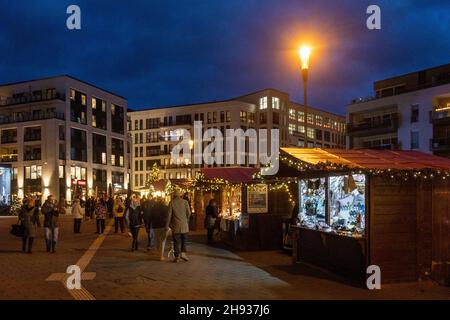 Christmas market during the Coronavirus pandemic only for vaccinated people or those who have recovered from the disease, 2G-Rule, Mülheim an der Ruhr, Ruhr Area, North Rhine-Westphalia, Germany Stock Photo