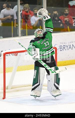 St Cloud, USA. 03rd Dec, 2021. North Dakota Fighting Hawks goaltender Zach Driscoll (33) reaches for a lose puck during a NCAA men's hockey game between the University of North Dakota Fighting Hawks and the St. Cloud State University Huskies at Herb Brooks National Hockey Center in St. Cloud, MN on Friday, December 3, 2021. By Russell Hons/CSM Credit: Cal Sport Media/Alamy Live News Stock Photo
