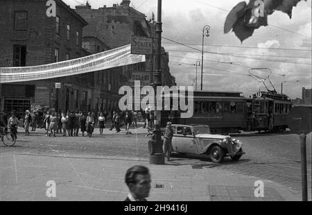 Warszawa, 1947-07. Ruch Uliczny U Zbiegu Marsza³kowskiej I Alej ...