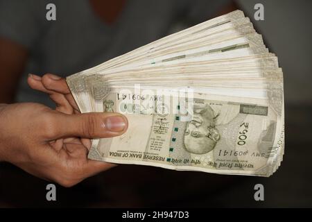 indian 500 notes images in hand Stock Photo