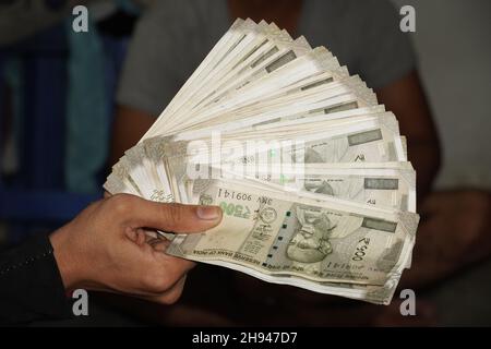 indian 500 notes images in hand Stock Photo