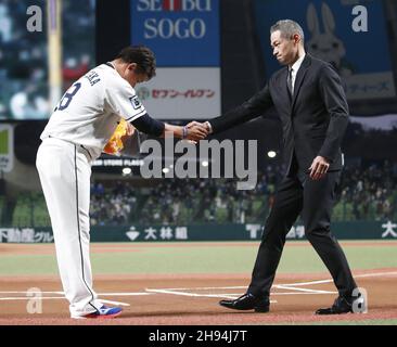 Ichiro made a surprise appearance during Daisuke Matsuzaka's retirement  ceremony in Japan 🙏 (via @saitama_seibu_lions_official)