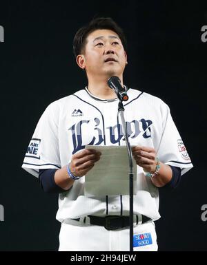 Ichiro made a surprise appearance during Daisuke Matsuzaka's retirement  ceremony in Japan 🙏 (via @saitama_seibu_lions_official)