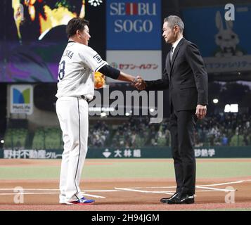 Ichiro made a surprise appearance during Daisuke Matsuzaka's retirement  ceremony in Japan 🙏 (via @saitama_seibu_lions_official)