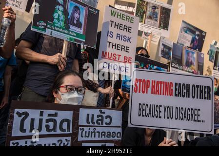 Bangkok, Thailand. 04th Dec, 2021. Anti vaccination protesters hold placards that express their opinions in front of the Australia Embassy during the demonstration.Protesters gathered at the Lumpini Park before marching to Australia Embassy in Bangkok, Thailand to protest against mandatory vaccination in Thailand. Credit: SOPA Images Limited/Alamy Live News Stock Photo