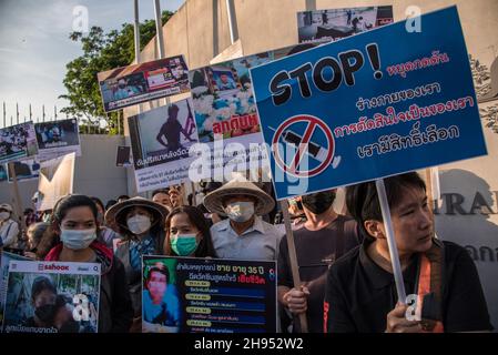 Bangkok, Thailand. 04th Dec, 2021. Anti vaccination protesters hold placards that express their opinions in front of the Australia Embassy during the demonstration.Protesters gathered at the Lumpini Park before marching to Australia Embassy in Bangkok, Thailand to protest against mandatory vaccination in Thailand. Credit: SOPA Images Limited/Alamy Live News Stock Photo