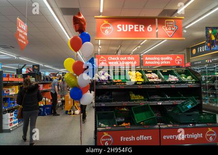 dictator rendering Headquarters Super 6 at aldi hi-res stock photography and images - Alamy