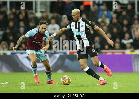 NEWCASTLE UPON TYNE, GBR. DEC 4TH Joelinton of Newcastle United in action during the Premier League match between Newcastle United and Burnley at St. James's Park, Newcastle on Saturday 4th December 2021. (Credit: Will Matthews | MI News) Credit: MI News & Sport /Alamy Live News Stock Photo