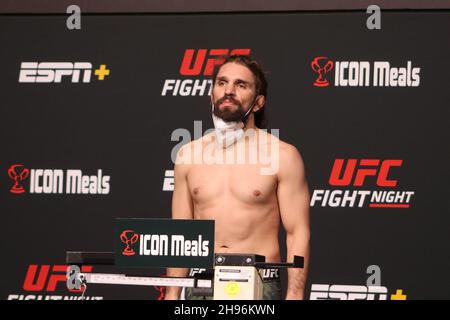 LAS VEGAS, NV - DECEMBER 3: poses on the scale during the UFC Vegas 44: Aldo v Font Weigh-in at UFC Apex on December 3, 2021 in Las Vegas, Nevada, United States. (Photo by Diego Ribas/PxImages) Stock Photo