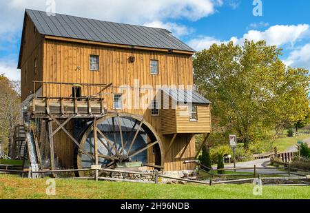 Raphine, Virginia, USA. 23rd Oct, 2021. The historic Kennedy Wade Grist Mill is enjoyed by many tourists visiting the Blue Ridge Mountains and Shenandoah Valley near Raphine, Virginia. Credit: csm/Alamy Live News Stock Photo