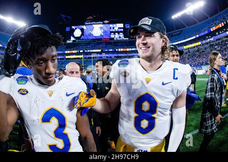 Pittsburgh quarterback Kenny Pickett (8) plays against Louisville during an  NCAA college football game against Pittsburgh, Saturday, Sept. 26, 2020, in  Pittsburgh. (AP Photo/Keith Srakocic Stock Photo - Alamy