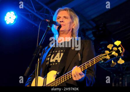 Southampton, UK. 04th Dec, 2021. John Berry, former bassist, violinist and vocalist with Mud and Bay City Rollers performs with British glam rock band Slade, named most successful British group of the 1970s by the British Hit Singles & Albums, based on sales of singles, including Merry Xmas Everybody live at the Engine Rooms Southampton (Photo by Dawn Fletcher-Park/SOPA Images/Sipa USA) Credit: Sipa USA/Alamy Live News Stock Photo