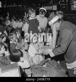 John Laing and Son Limited, Page Street, Mill Hill, Barnet, London, 21/12/1968. A group of young children receiving presents from Santa Claus at Mill Hill children's Christmas party. Stock Photo