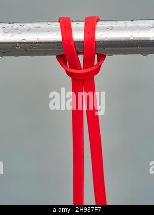 Framing Demo: The Cow Hitch Hanging Wire Knot