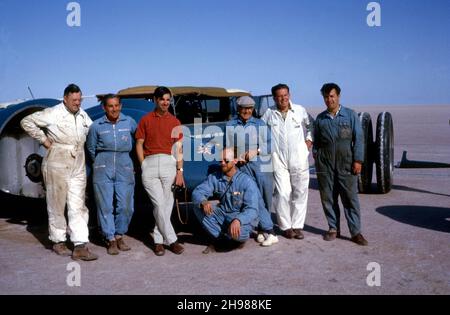 Bluebird CN7 support crew, including Ken Norris (3rd from left) and Leo Villa (3rd from right), Lake Eyre, Australia, 1964. Stock Photo