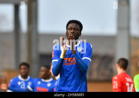 COLCHESTER, GBR. DEC 5TH Brendan Sarpong-Wiredu of Colchester applause the fans after the FA Cup match between Colchester United and Wigan Athletic at the JobServe Community Stadium, Colchester on Sunday 5th December 2021. (Credit: Ivan Yordanov | MI News) Credit: MI News & Sport /Alamy Live News Stock Photo