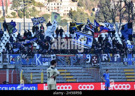 Como, Italy. 04th Dec, 2021. Fans of Como during Como 1907 vs AC Pisa,  Italian soccer Serie B match in Como, Italy, December 04 2021 Credit:  Independent Photo Agency/Alamy Live News Stock Photo - Alamy