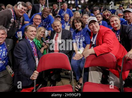 CLEVELAND, OHIO, USA, 19th JULY, 2016 Senator Robert Dole visits with the Kansas delegation on the floor of the Republican convention today. Stock Photo